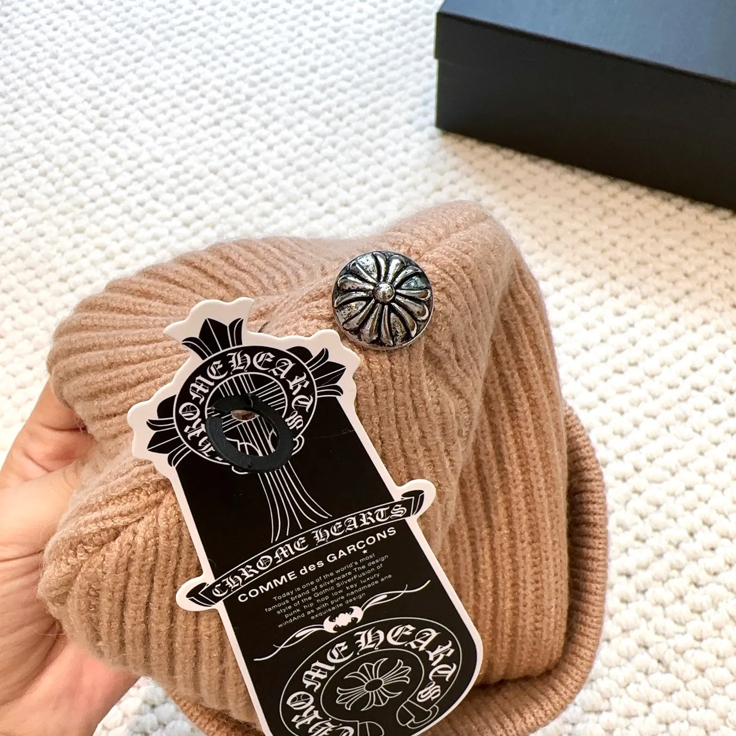P50 🤍Chrome hearts new autumn and winter cross embroidered letter knitted hat🧶 One of the must-have hats in autumn and winter~ It really looks good on whoever wears it~, it is also a perfect match in black and white and gray in autumn~